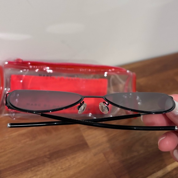 Marc by Marc Jacobs Black Cat Eye Sunglasses w/ Red Case 100% Authentic Women's - Picture 7 of 16